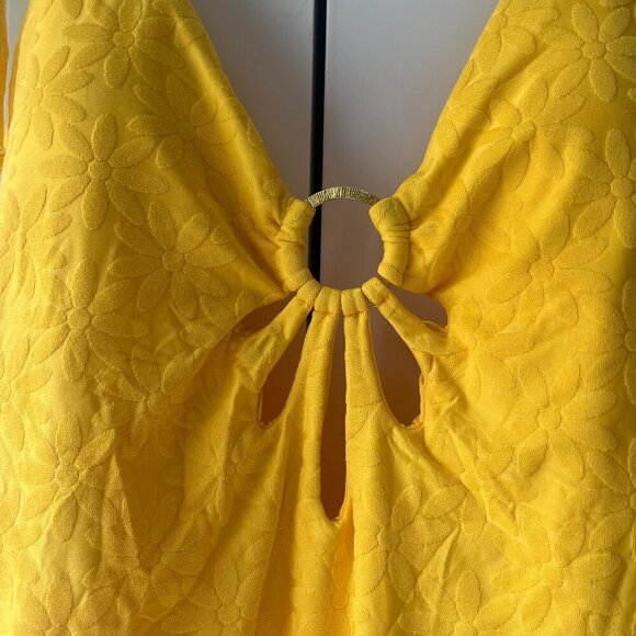 NWT, Trina Turk Joplin Jacquard Petal Cutout Plunge Swimsuit, Daisy, Size 14 - Picture 5 of 8